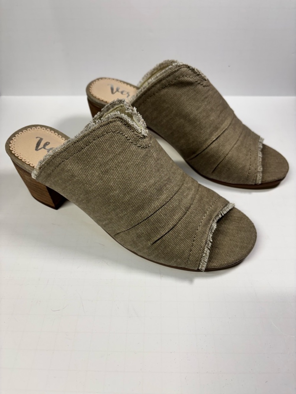 ✨Very G Bianca Taupe Mules Size 8 - Picture 3 of 11